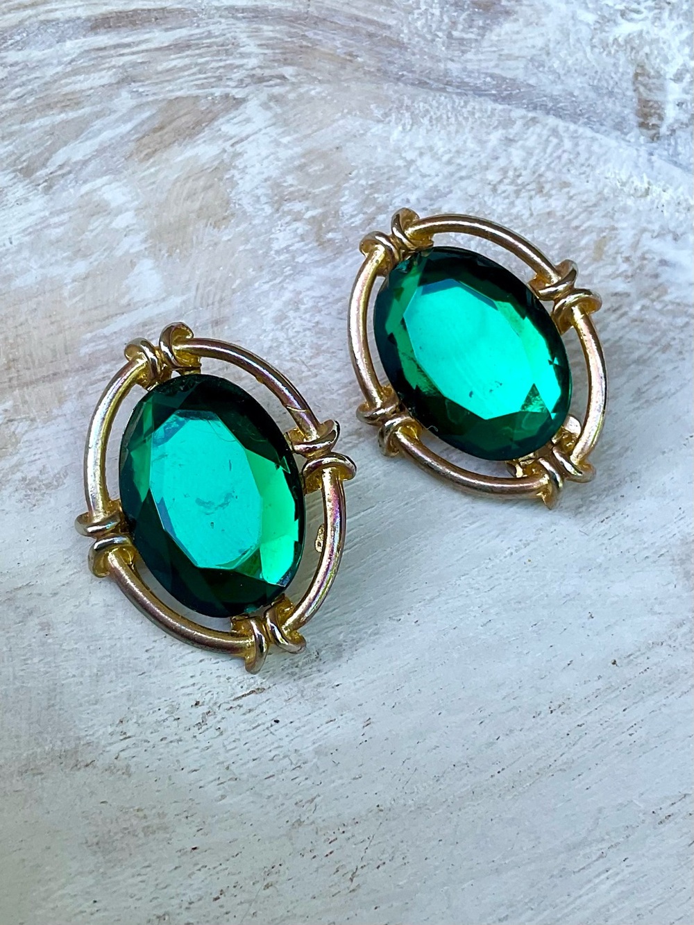 Vintage 1980s Emerald Green Glass Oval Gold Tone Statement Clip On Earrings